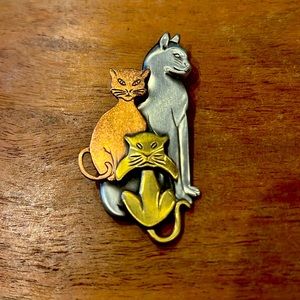 Triple cat brooch. Gold silver and copper. Cat lover